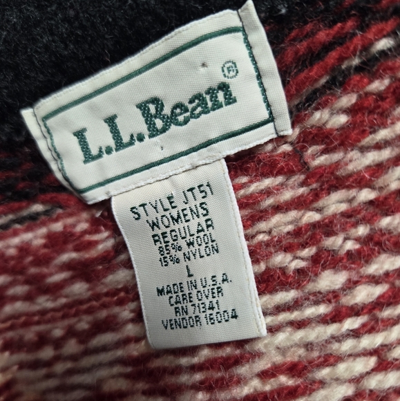 Vintage L.L. Bean red and white snowflake wool pullover sweater - Picture 9 of 10